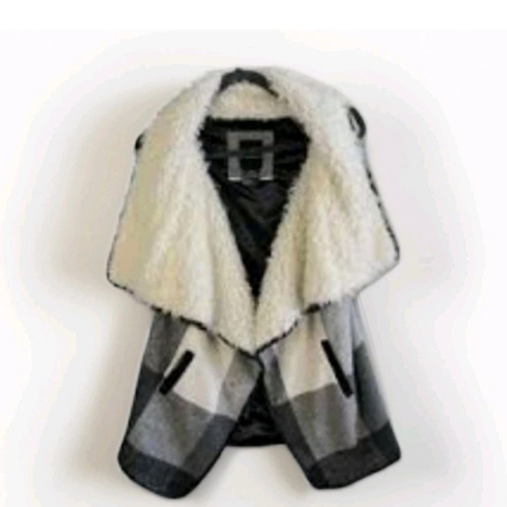 Me Jane Black Plaid Vest XL Faux Fur Collar & Lining Warm Y2K Style Pockets Cozy